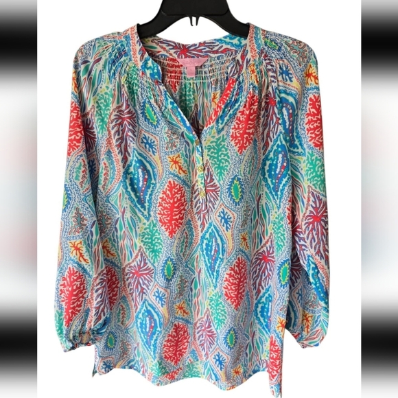 Lilly Pulitzer Elsa 100% Silk Top Let Minnow Sz S Popover Detail Logo Buttons - Picture 2 of 12